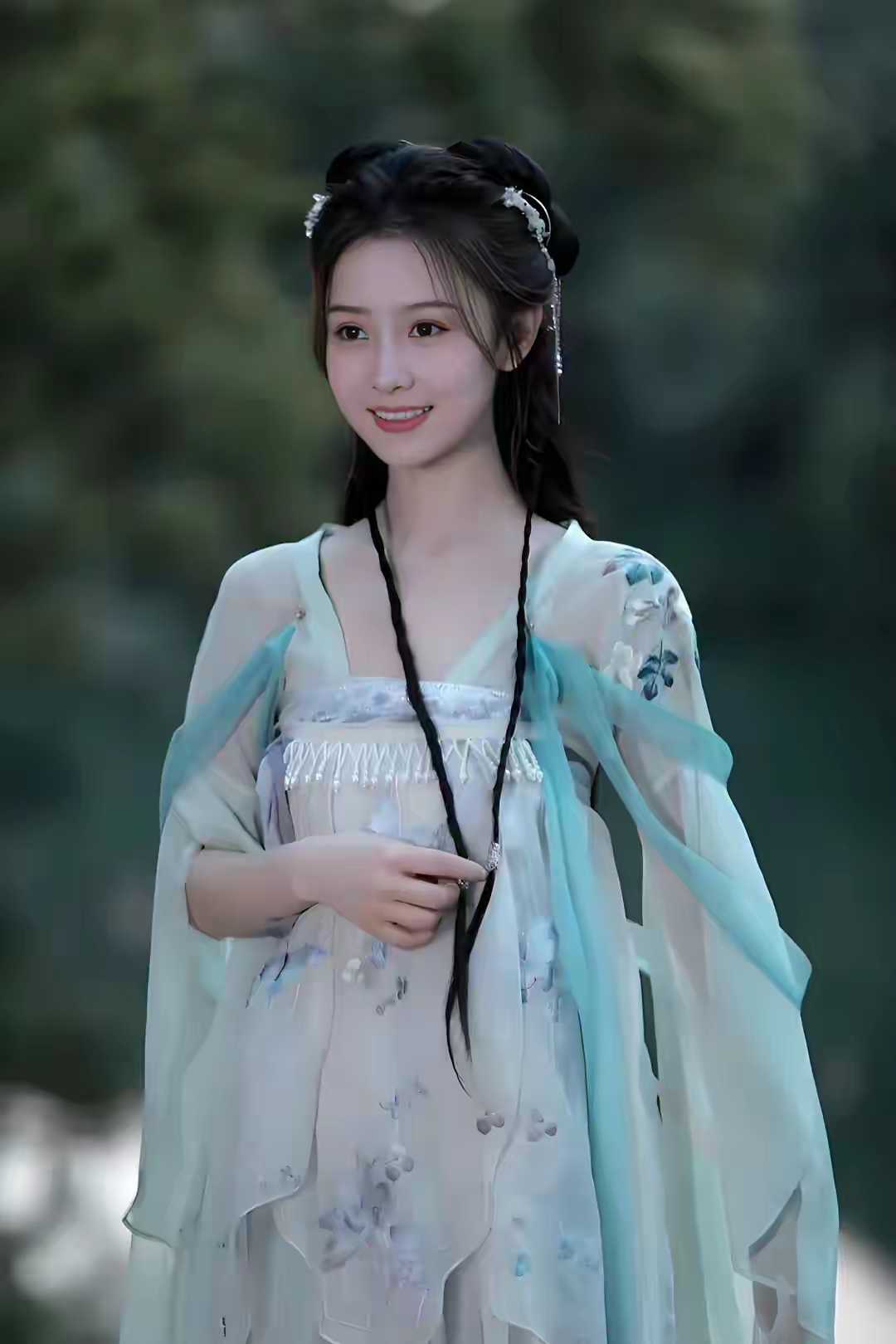 张维娜清丽绝凡尘，温婉动人心