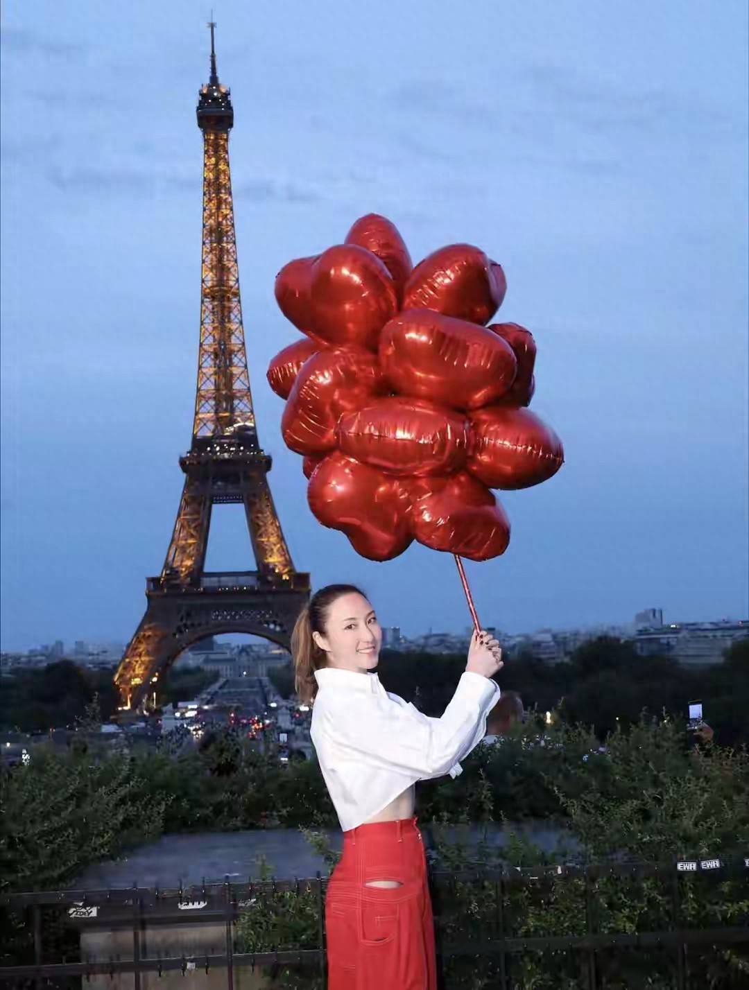 何超云新男友身份曝光，专做豪宅买卖生意，交往九个月已周游列国