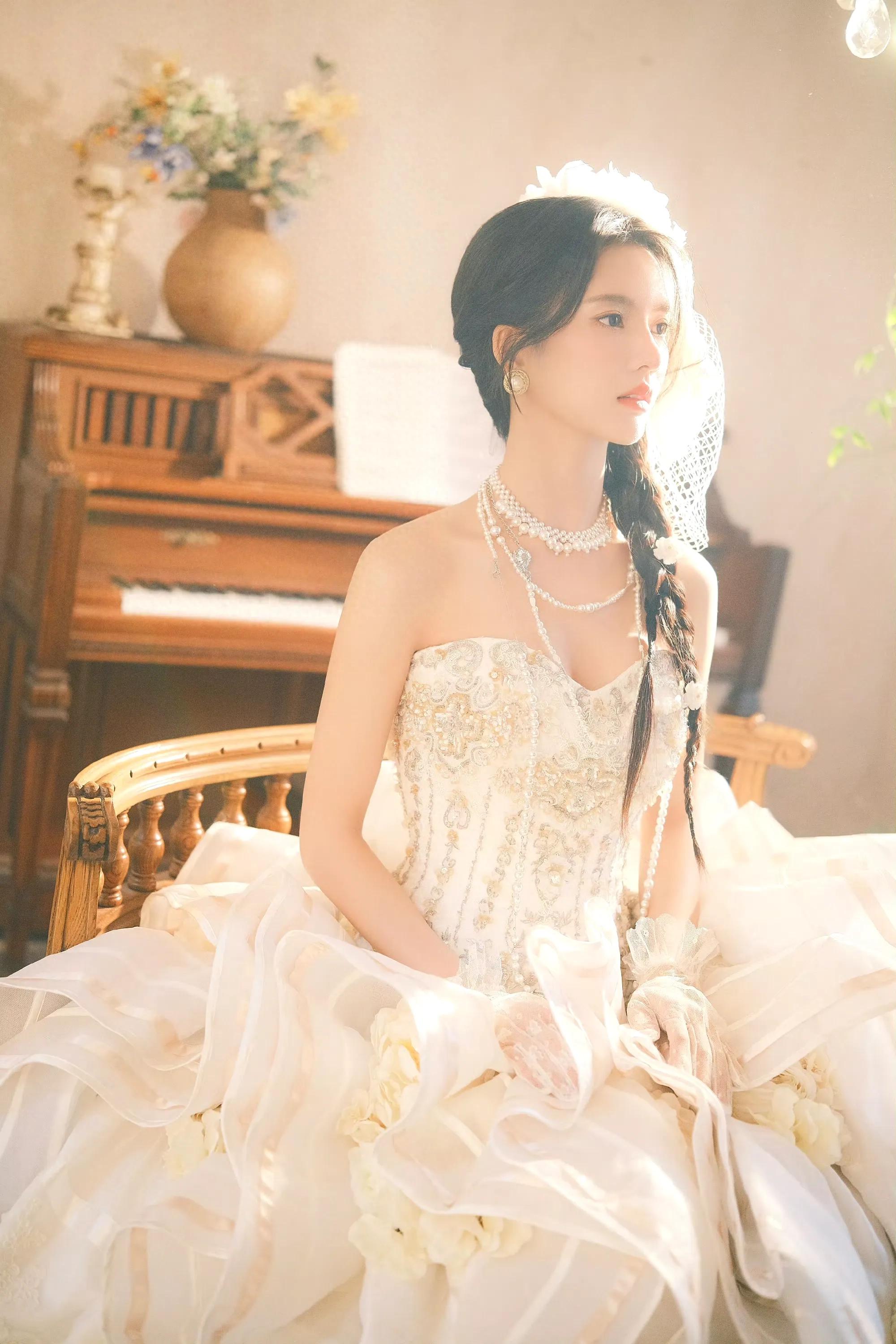 刘些宁婚纱大片,浪漫满屋