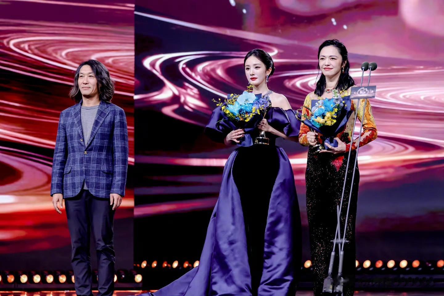 杨幂，倪妮，姚晨，杨紫惊艳亮相微博之夜红毯，个个貌美如花！