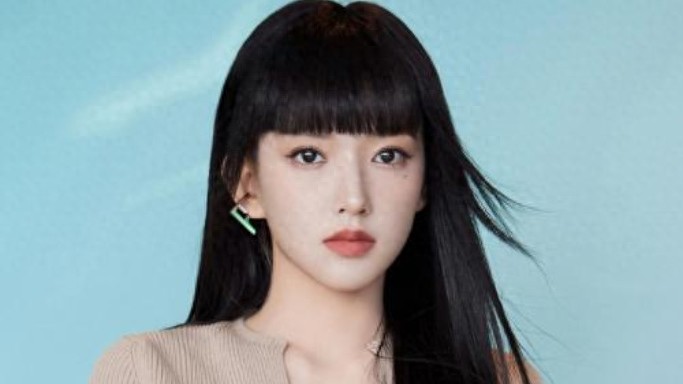 程潇微博之夜鎏金长裙，惊艳造型引审美多元热议