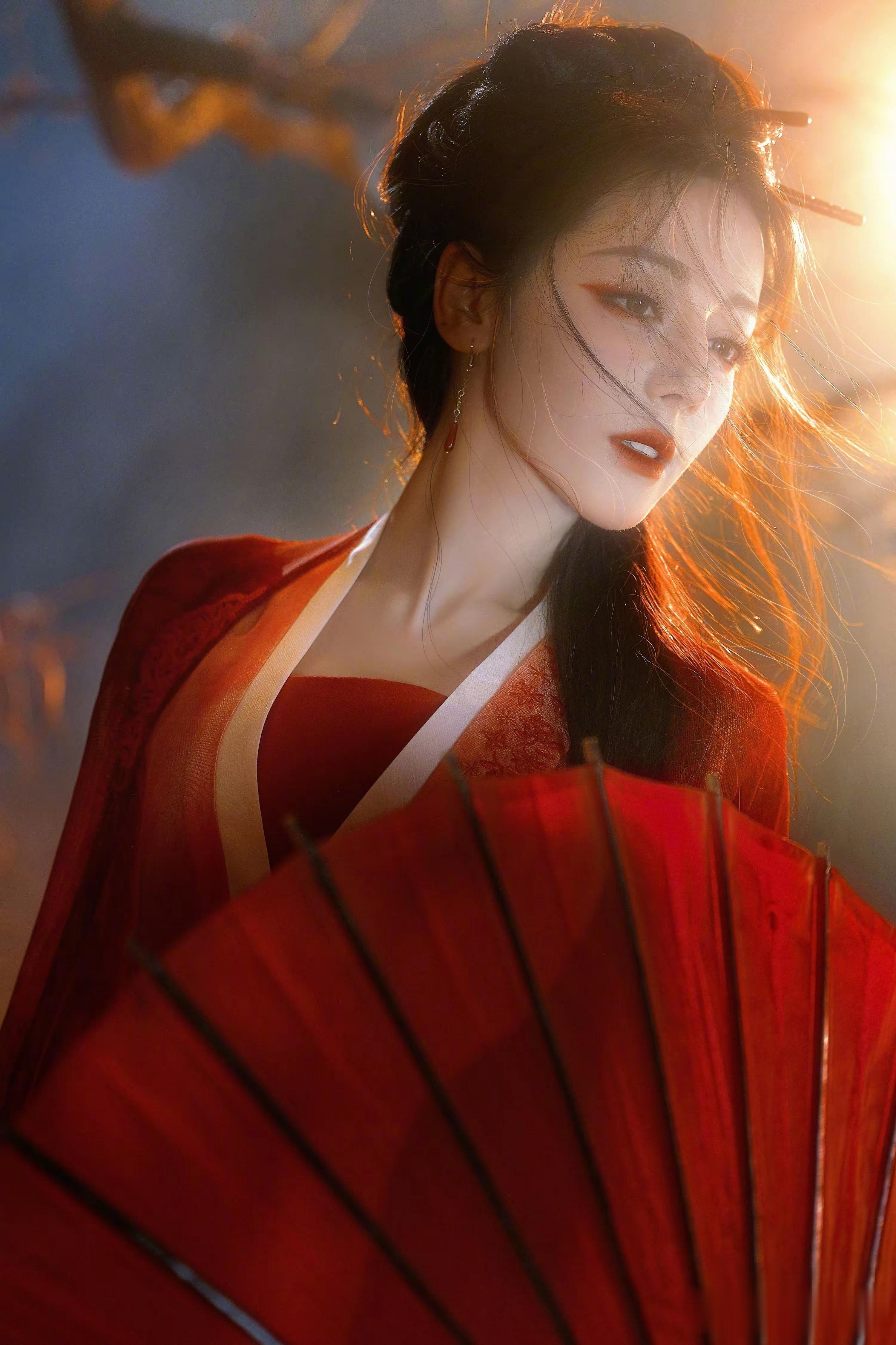 夏弃疾镜头下的热巴娜扎，又美又瘆人，难怪越看越上头！