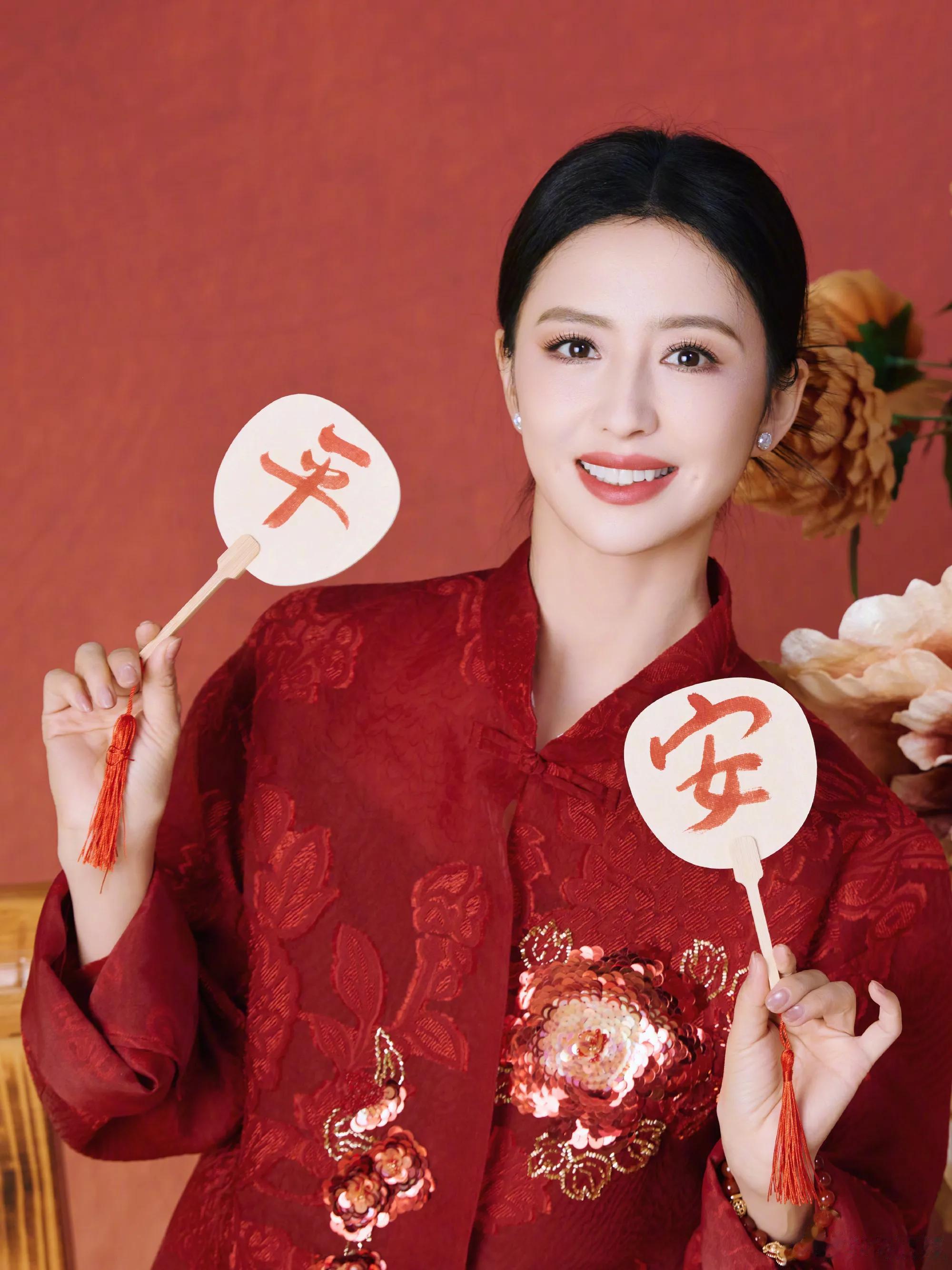 佟丽娅新春造型