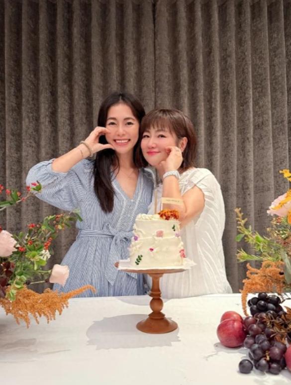 44岁任家萱孕相十足！穿着宽松似怀二胎，小腰果此前预言宝宝出来