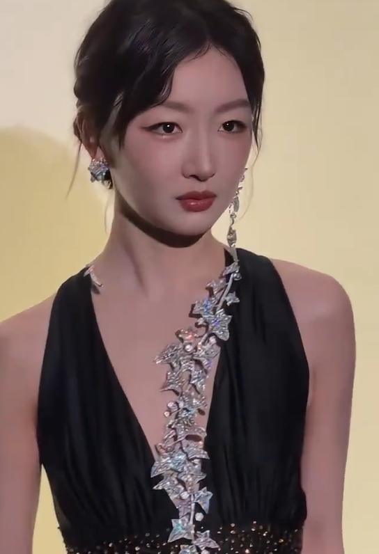 上海这一夜：林更新帅出新高度，陈都灵好美，周冬雨终于穿对了
