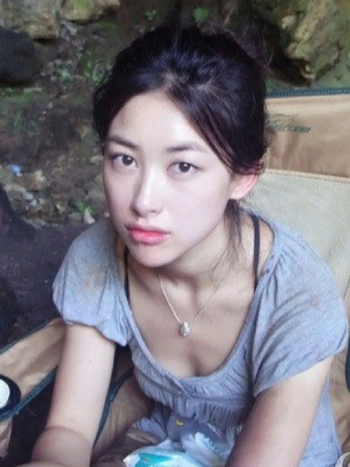 朱珠一家吃路边摊被偶遇！女儿热出一头汗，老公偷拍她满眼都是爱