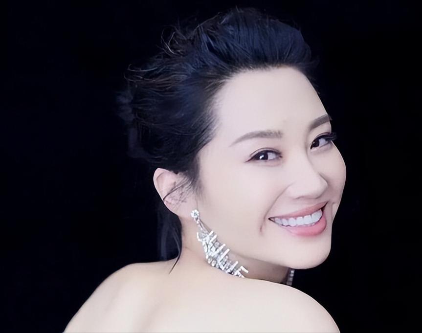 她一生“风流成性，老少通吃”，撩汉无数，现如今56岁依旧单身