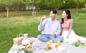 两个青梅被攻略男假弹幕蒙蔽，我干脆一起抛弃，渣女茶男一个都不放过