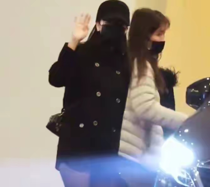 顶流突然更换经纪人？全网都在恭喜她，我想说:别高兴太早了！