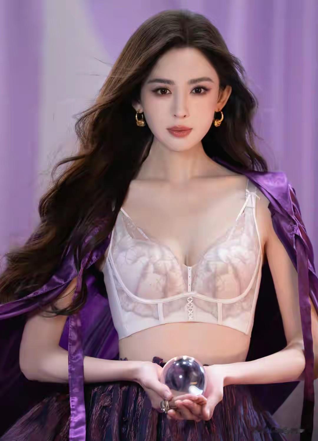 古力娜扎内衣代言,好身材就要秀出来!