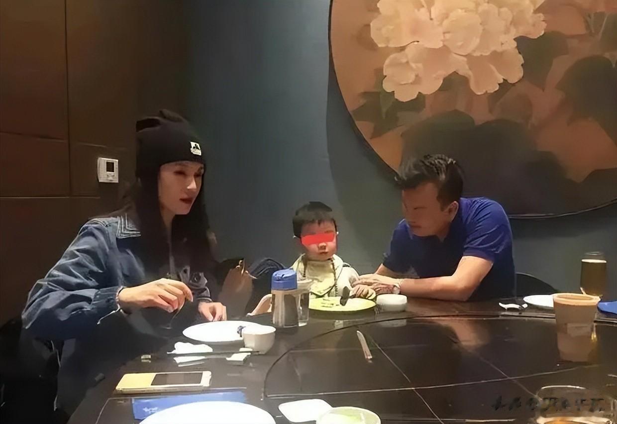 老婆跑了、儿子丢了、工作没了，主持人张泽群身上的谣言太荒唐