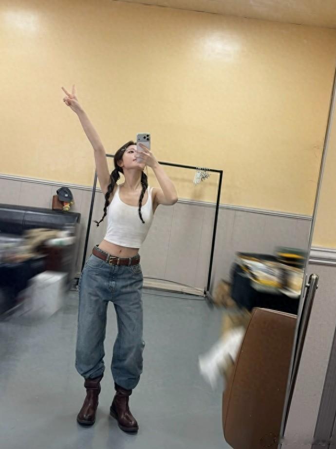 赵今麦最新日常自拍，瞬间刷新全网对她的认知。