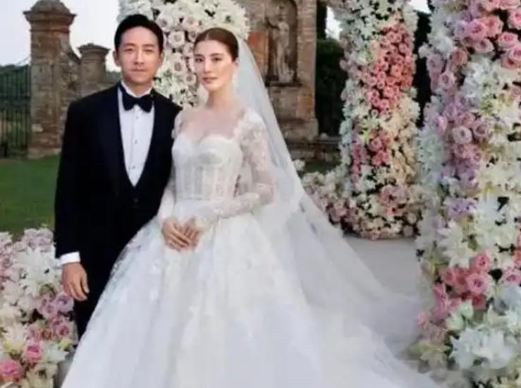 林峰带岳母出游！张馨月全程冷淡，与吴千语豪门生活差距太明显
