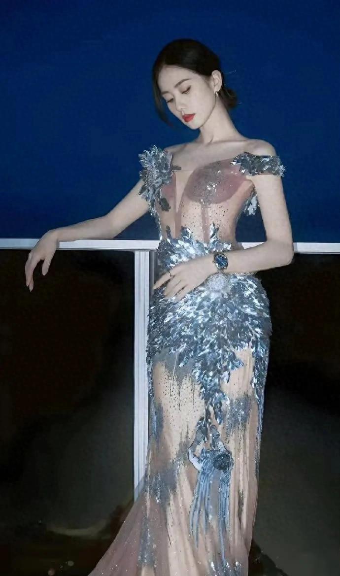 这应该是刘诗诗穿得最少的一次了吧 ???