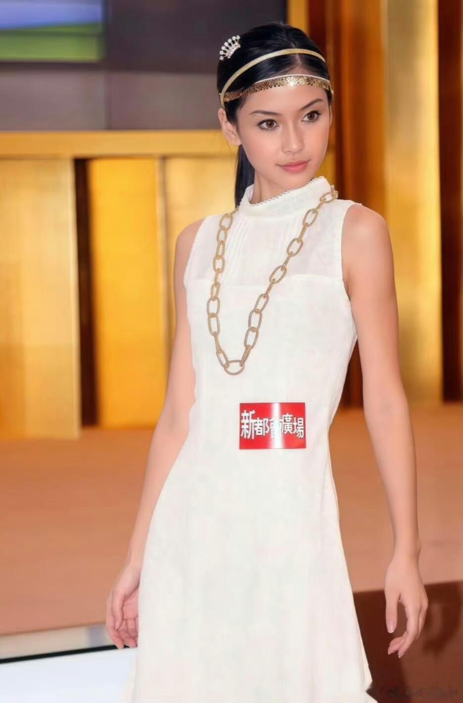 2006年，17岁的angelababy、文咏珊 ?