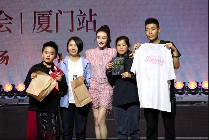 TVB视后病到失声坚持开唱，林峯拍片支持，戏中搭档成嘉宾