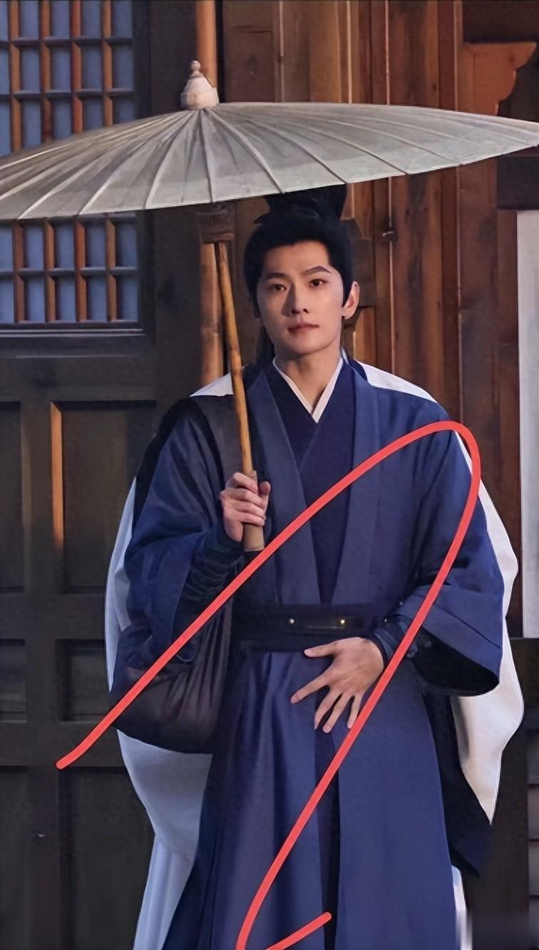 杨洋《不让江山》妆造争议炸锅！网友怒评“像穿戏服拍短视频”？