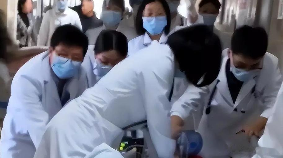 56岁女主持离世，住院前1周还在录新闻！从确诊到离世仅29天