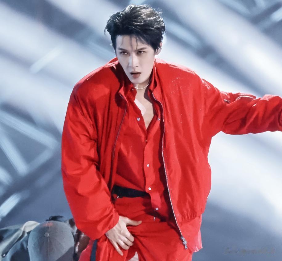 檀健次恋爱风波越演越烈！本人日本上学经历被扒，全家被质疑亲日