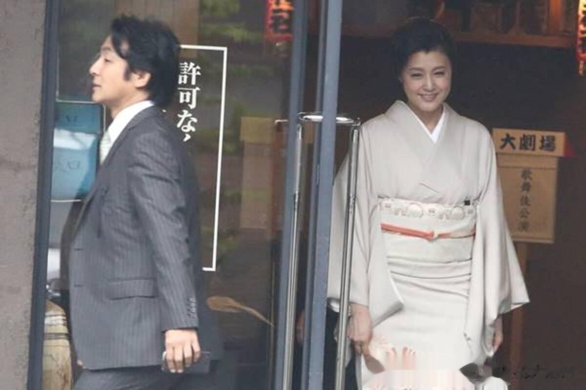 藤原纪香：从争议儿媳到梨园贤妻，十年默默付出终逆转口碑