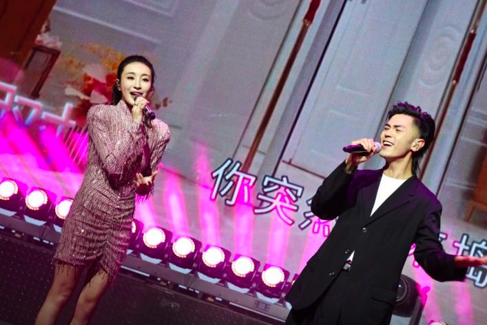TVB视后病到失声坚持开唱，林峯拍片支持，戏中搭档成嘉宾
