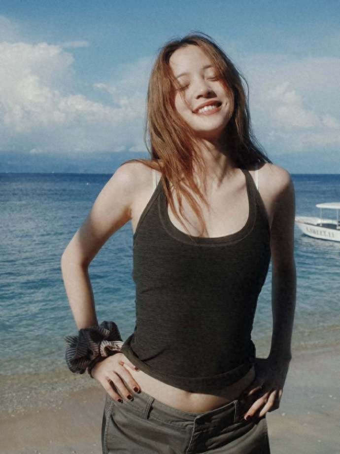 欧阳娜娜的成长曲线太惊艳了 身形挺拔气质绝尘 颜值一路开挂式飙升