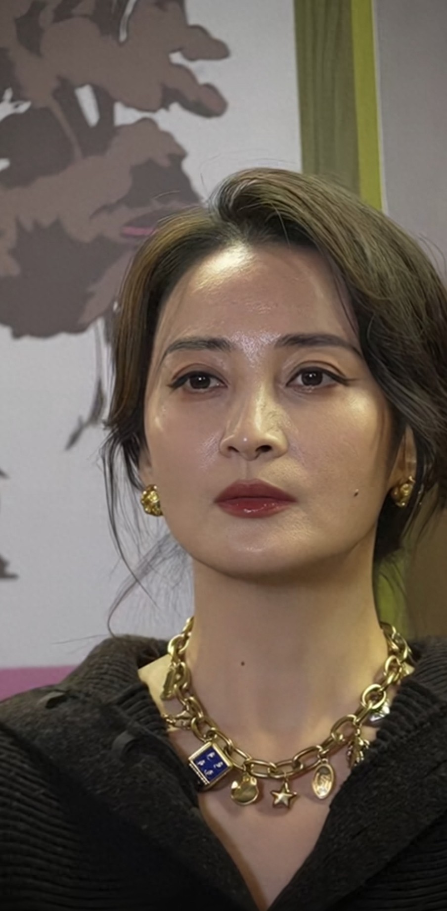 50岁蒋勤勤，原相机的状态简直太好了，一点褶子都没有