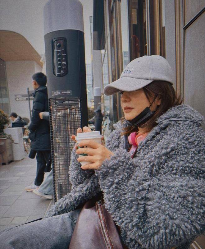 一手好牌打稀烂，50岁赵薇再迎一大噩耗，但她有一点仍让人膈应！