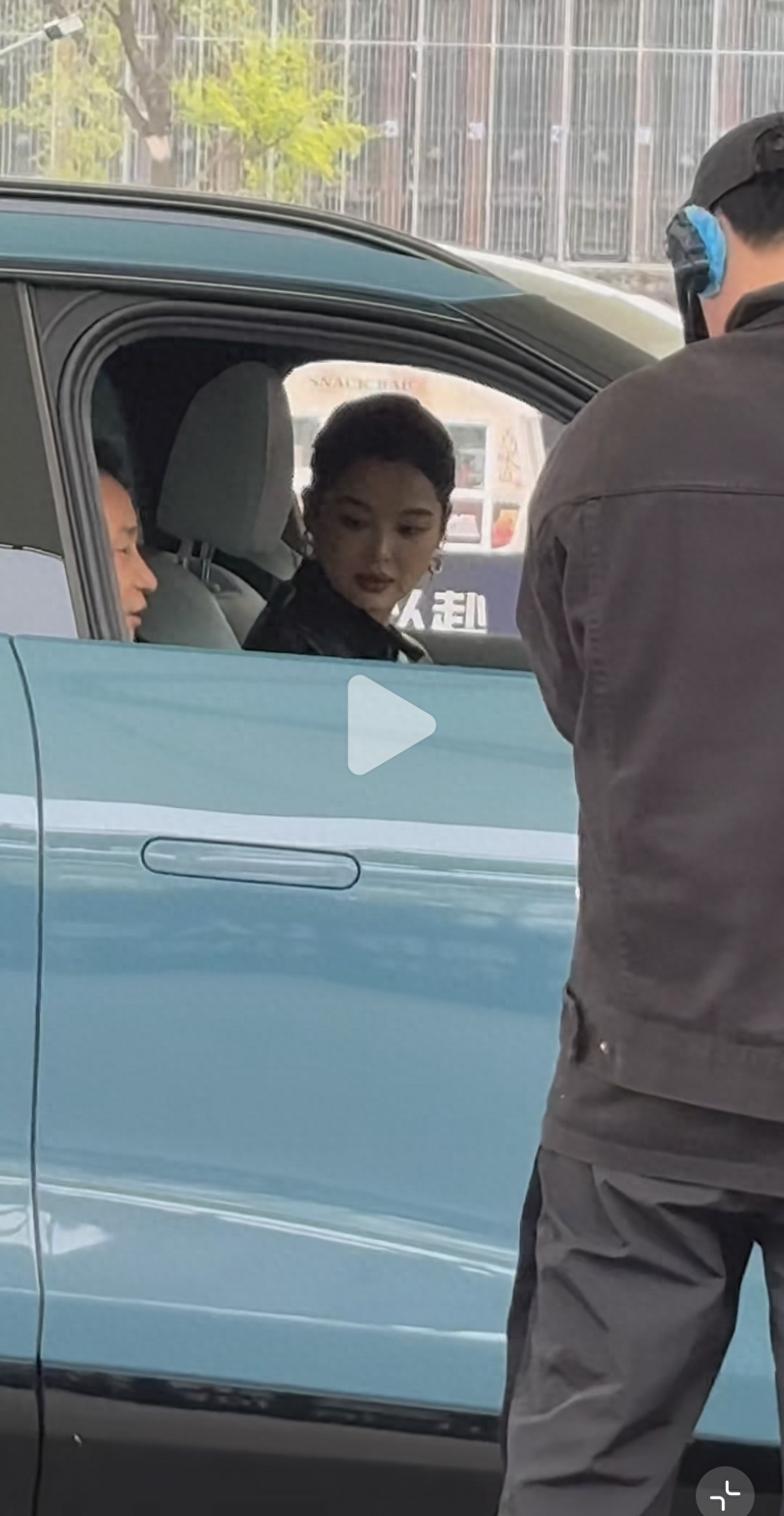 辛芷蕾线下被偶遇，网友称：真人比镜头里还绝，气场直接拉满！