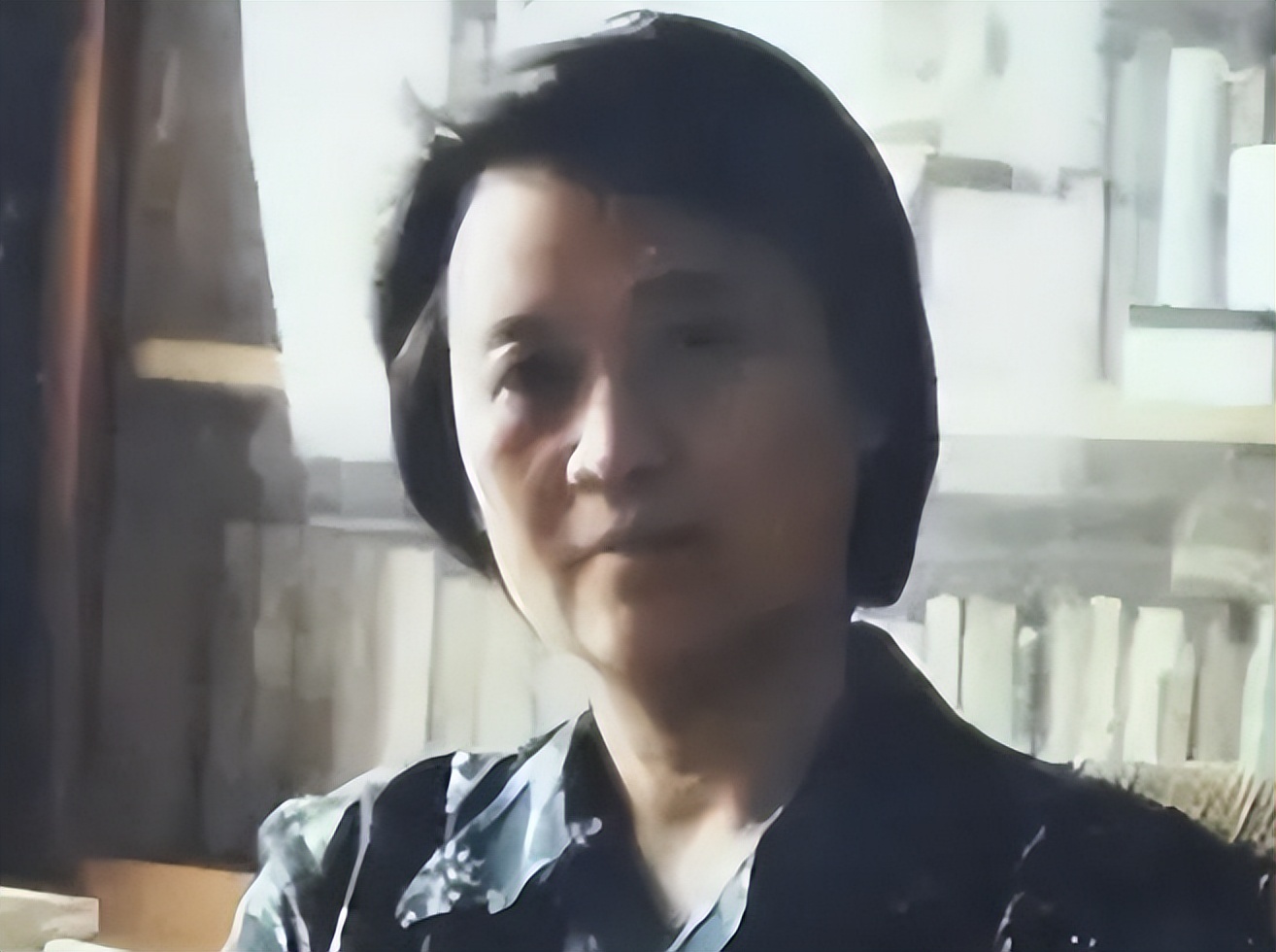 谌容去世才一年，看嫁给英达28年的梁欢，才懂冯小刚那句话说对了