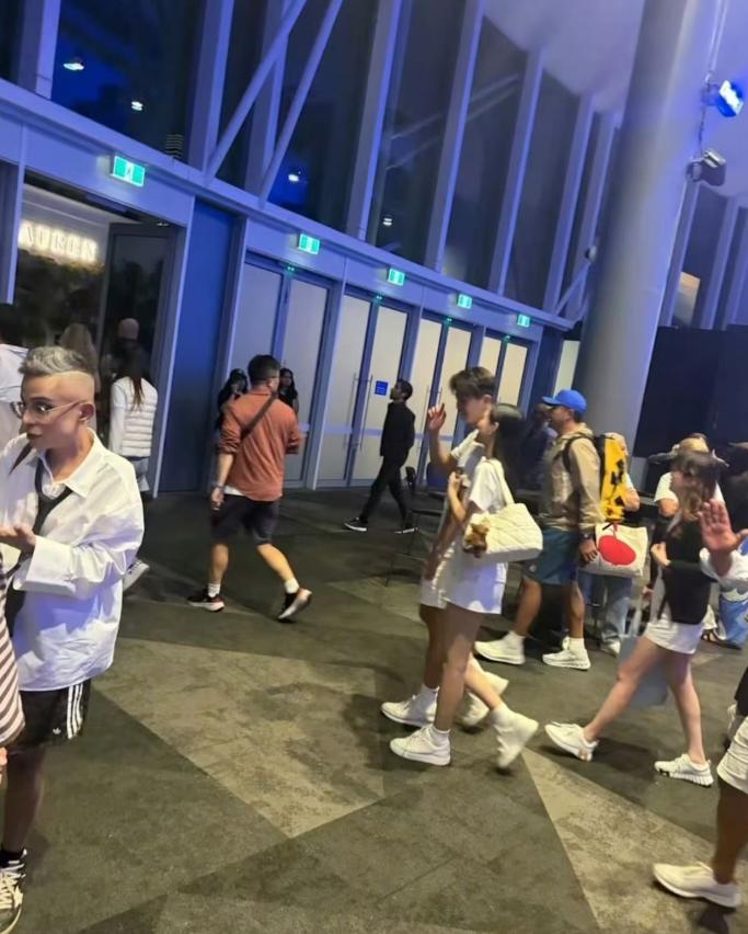 小S二女儿疑似新恋情曝光？与高帅男子同游墨尔本，男子正脸被拍