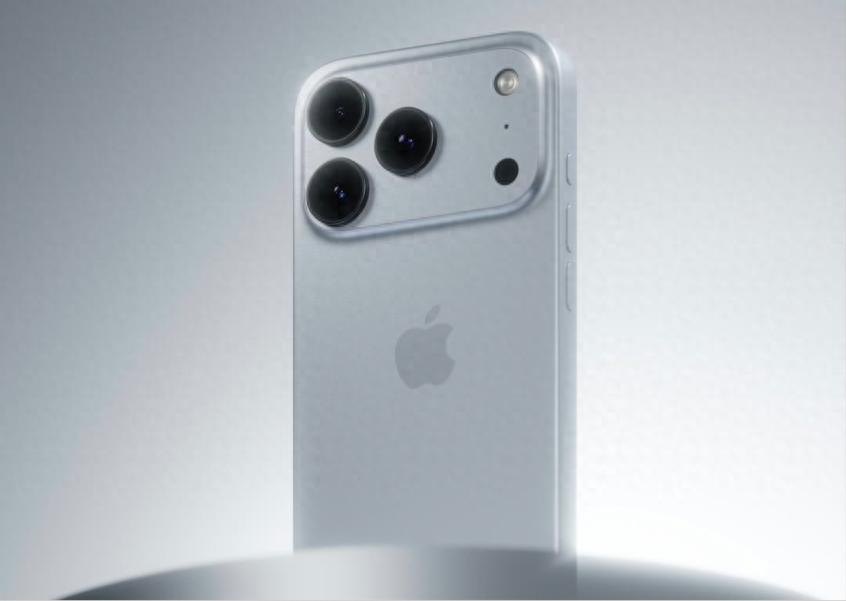 iPhone Ultra机模曝光：苹果折叠屏或9月发布，2亿影像也在评估中