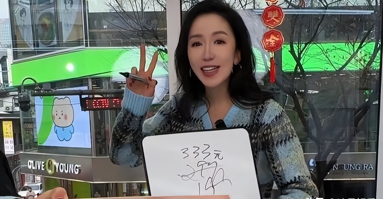落难的凤凰不如鸡，这些沦落到给景区打工的明星，一个比一个心酸
