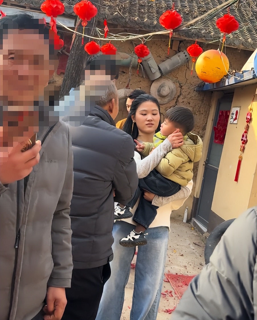 陈亚男对象紧急辟谣自身情况，并不是二婚，网友指其有起号迹象