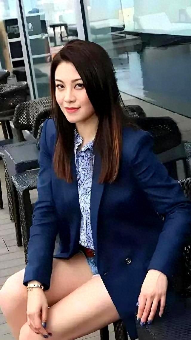 两度被富豪抛弃,相亲十几次仍单身,如今摇身一变成外国酒庄主人