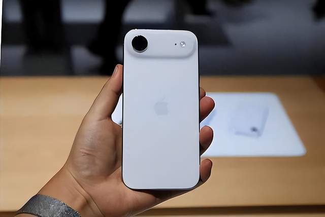 有一種情況，特別不適合買iPhoneAir，其它情況閉眼買