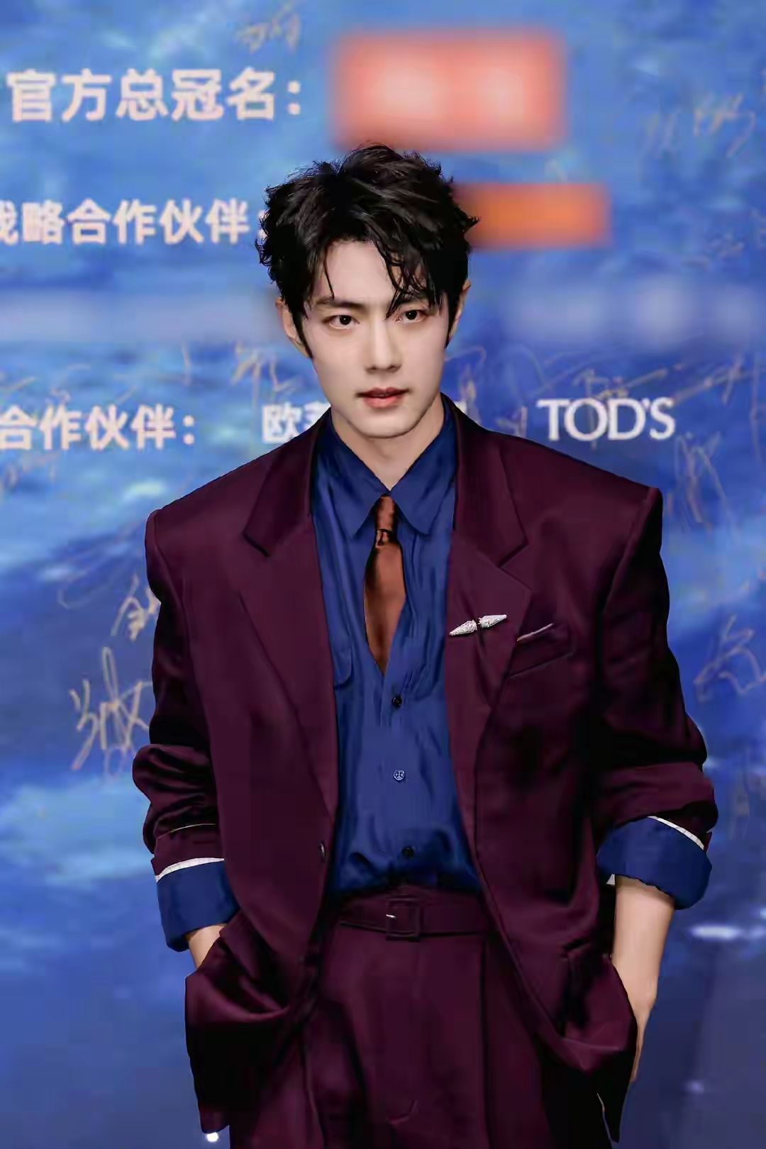 明明位置都还回来了,肖战为什么还是不入座?