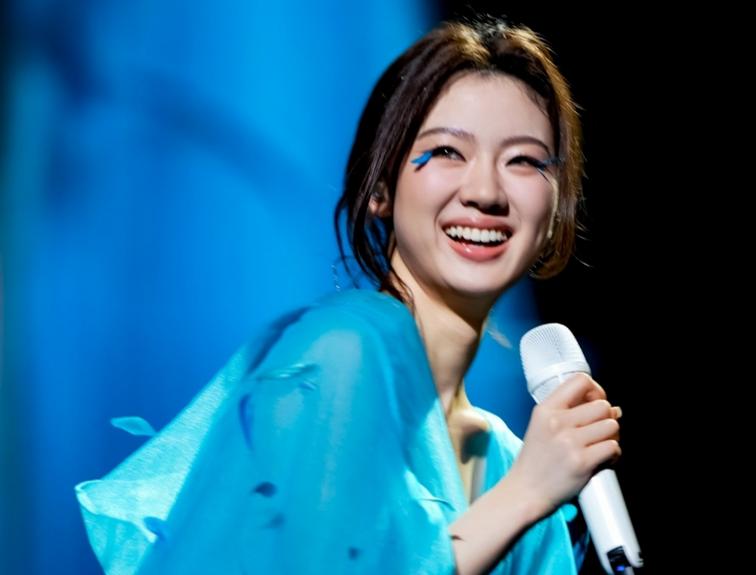 输了里子丢了面子！25岁的单依纯，终步入文章后尘，刘亦菲没说错