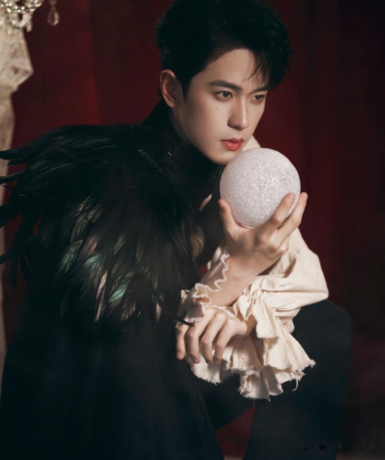 李若洵是短剧圈剧抛脸,从自卑少年到劳模男主,他只用了 365 天