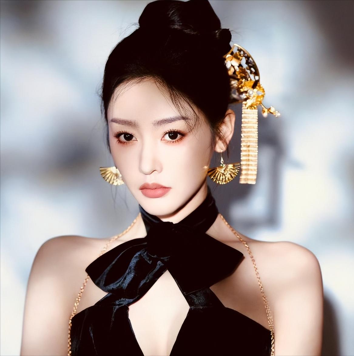 真人黑瘦干瘪,荧幕里却倾国倾城,这5位“上镜脸”女星反差好大