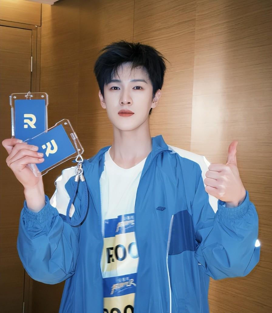 李晨晒初代跑男聚餐照！Baby重回C位，郑恺陈赫终于不避嫌了