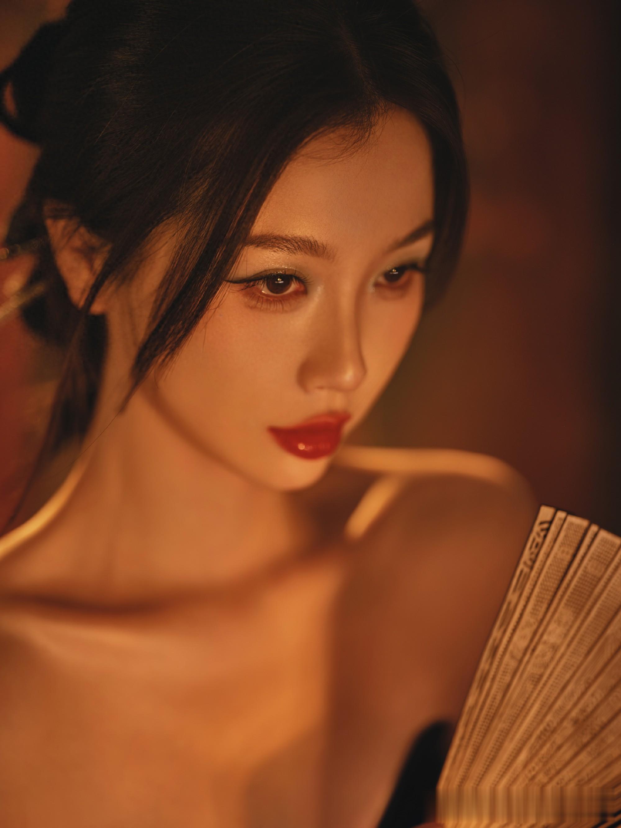 虞书欣 性感抹胸裙太美了