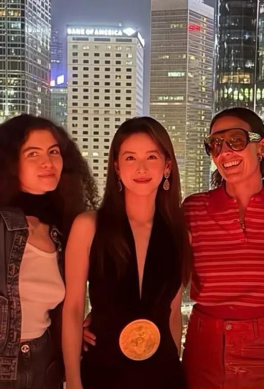 香港艺术展，林志玲秀大长腿，高海宁露脐装吸睛，章泽天面相变了