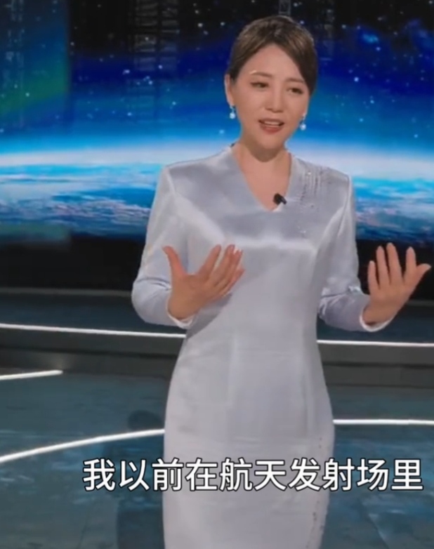央视主持人劳春燕分享在航天发射场图片