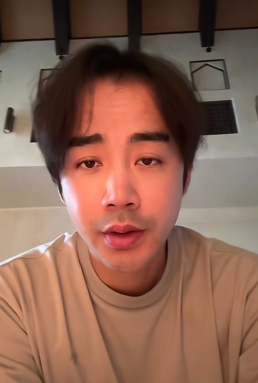 女星弦子一家三口滞留迪拜,老公李茂社媒发声,一晚上没睡想回家