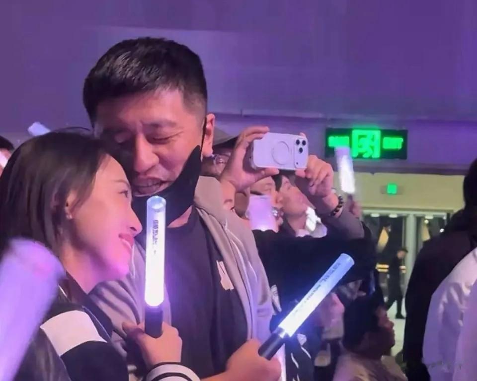 张雪峰合伙人发声！女儿长大会接过担子，前女友后悔分手时太骄傲