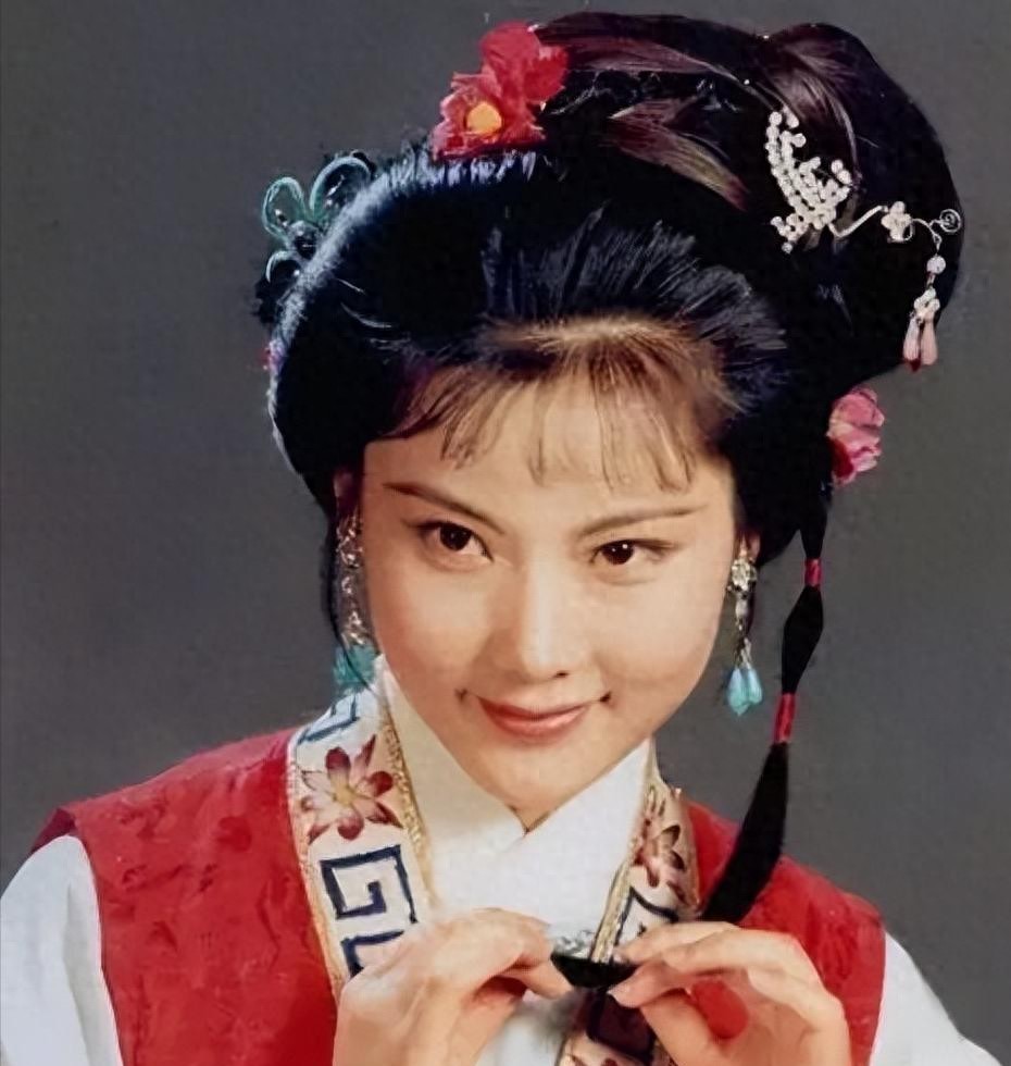 因太美无人敢追，父亲为她终生不娶，老公独宠38年，儿子随她姓