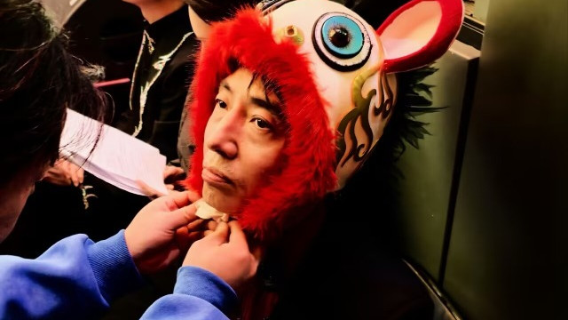 撒贝宁50大寿，挚友小尼搞怪庆生，6岁龙凤胎儿女颜值超出众