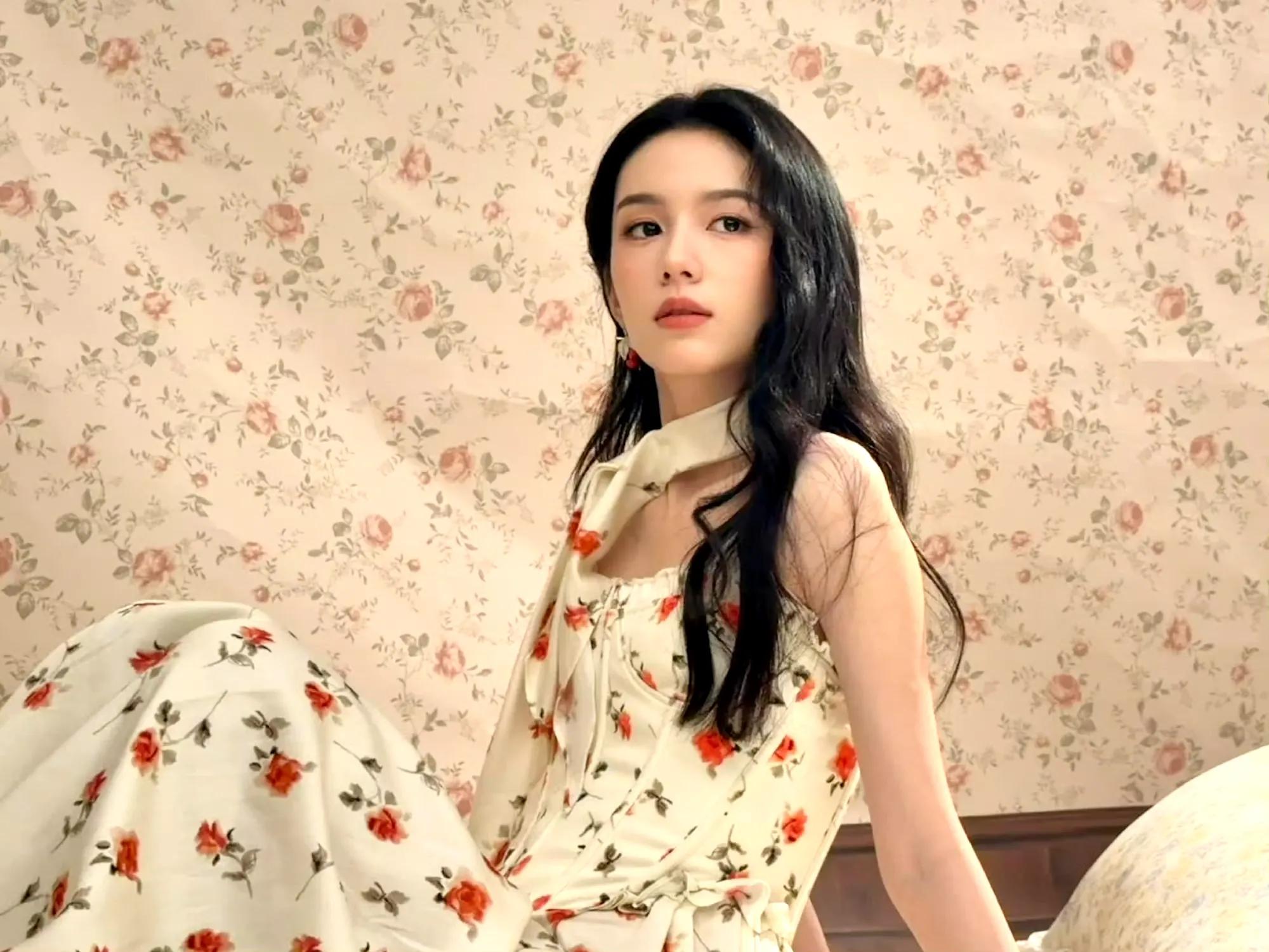 周也吊带裙写真