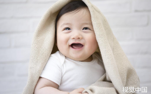 第一次上门见女友父母，他们就说要送我一份大礼，后来才知道是替她妹妹养孩子